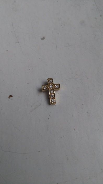 Krzyżyk złoty z brylantami , mały 13 x 6 mm.  Zamienię