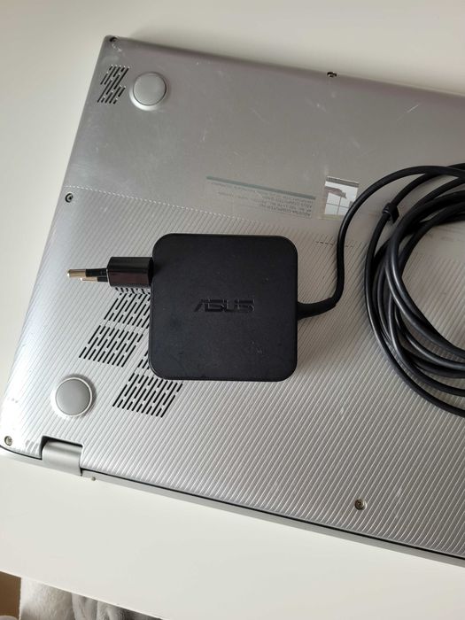 ASUS VivoBook S15- dwa ekrany