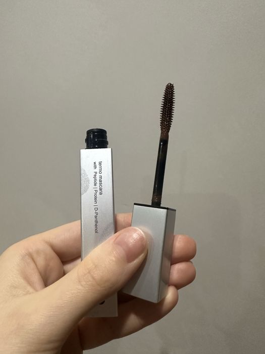 Коричнева туш Uniqo BROWN TERMO MASCARA with peptides