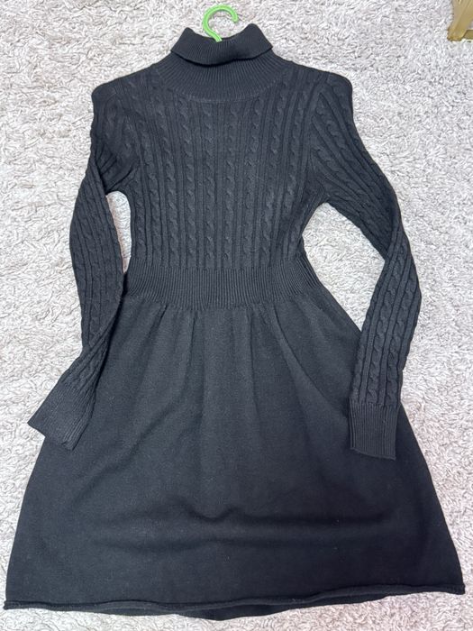Вязаное черное платье