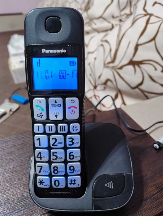 Радіотелефон Panasonic KX TGE110