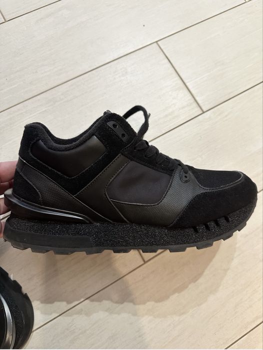 Продам кроссовки