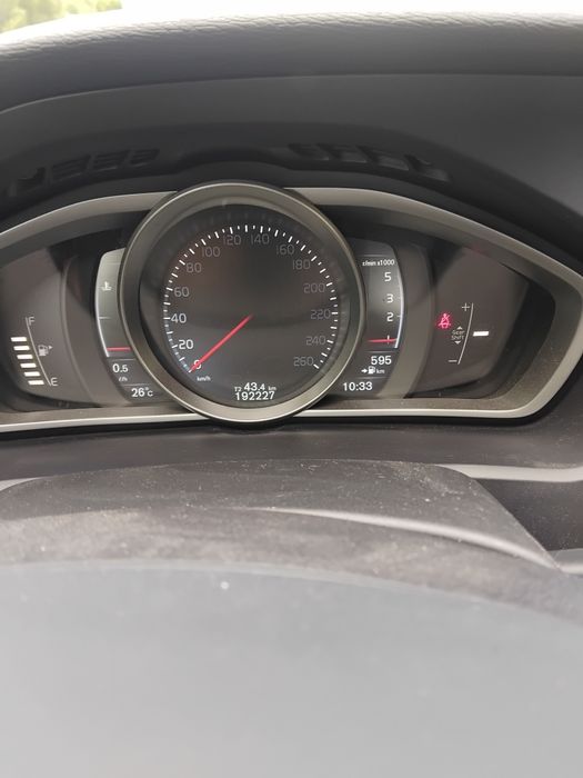 Volvo  v40  d2 .