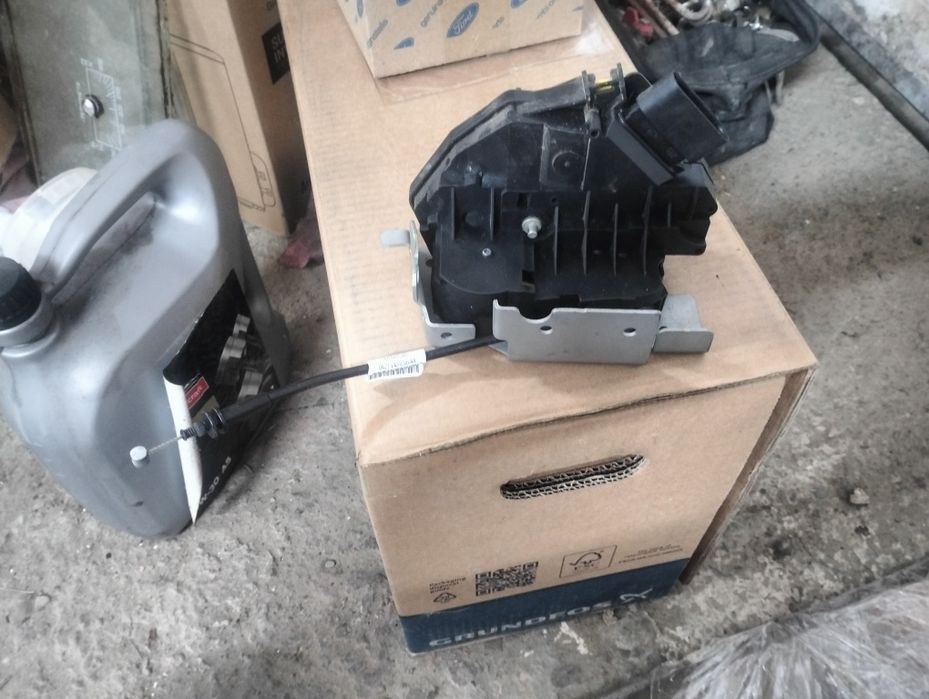 Замок задньої двері форд транзит кастом