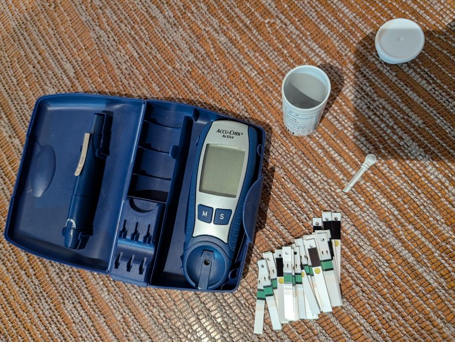Glukometr Accu-Chek Active
