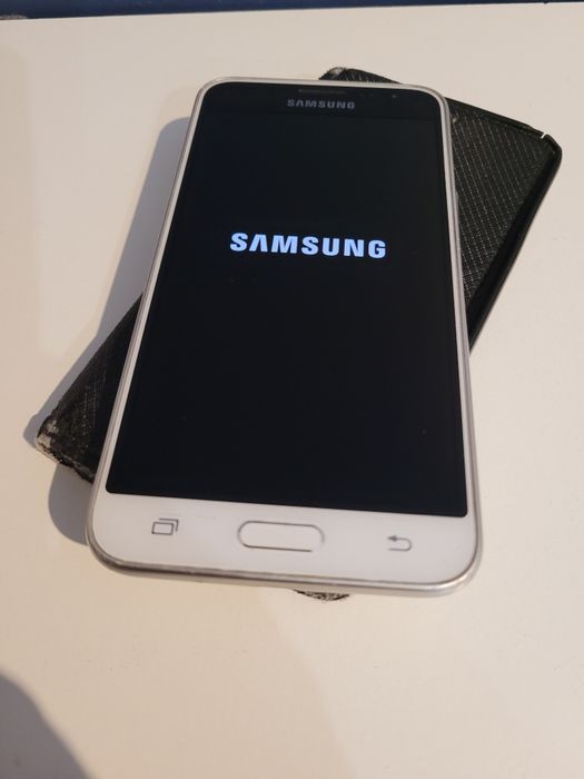 Sprzedam Samsung Galaxy J3 etui szkło