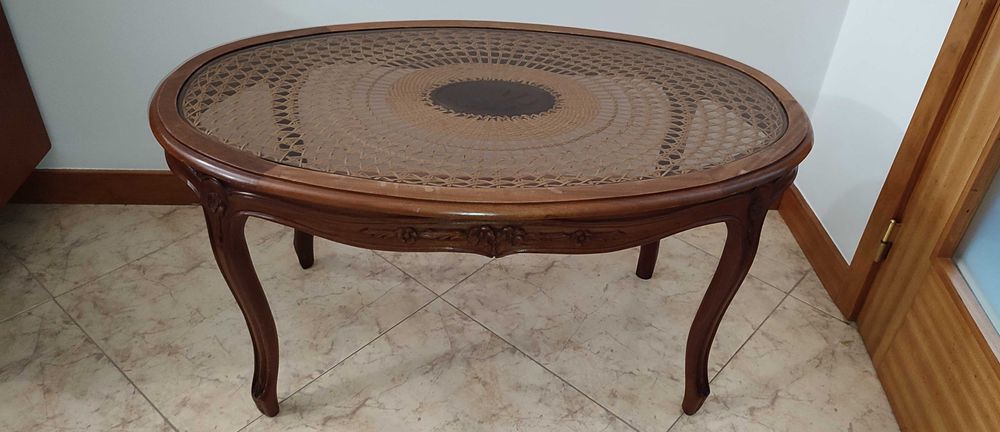 Mesa de centro oval decorativa