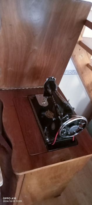 Máquina de costura.64585677306883121