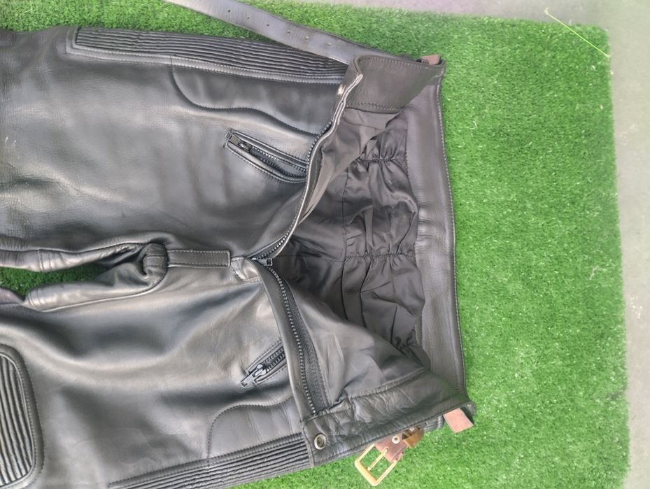 Calças e Casacos de  Motard em Pele e Tecido