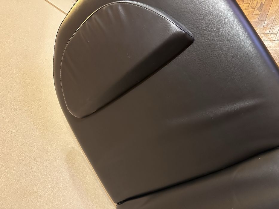 Кушетка, масажний стіл в гарному стані