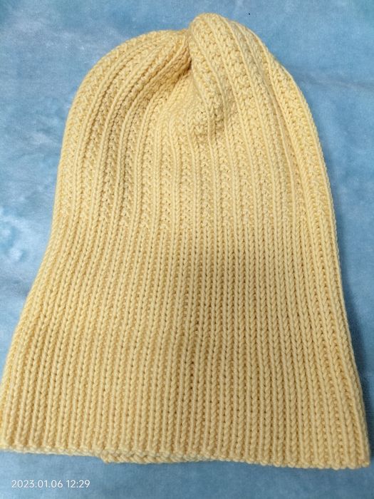 В'язана шапка з мериносу (осінь, весна)