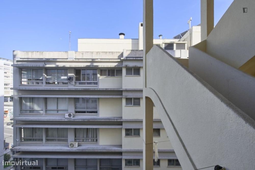 Quarto - localizado em Arroios Lisbon