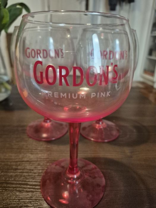 Pokale do drinków Gordons różowe 3 szt