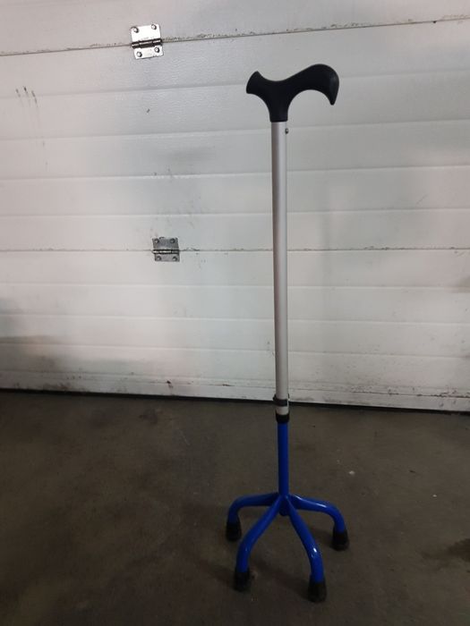 Bengala tripé em bom estado