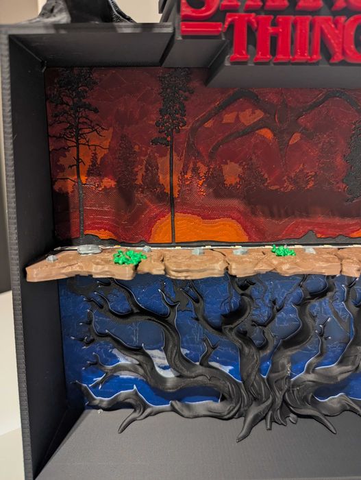 Póleczka na figurki Kinder Joy Stranger things