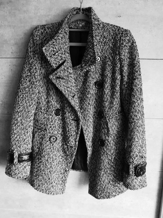 Krótki płaszczyk jak żakiet elegancki czarno-biała sosenka