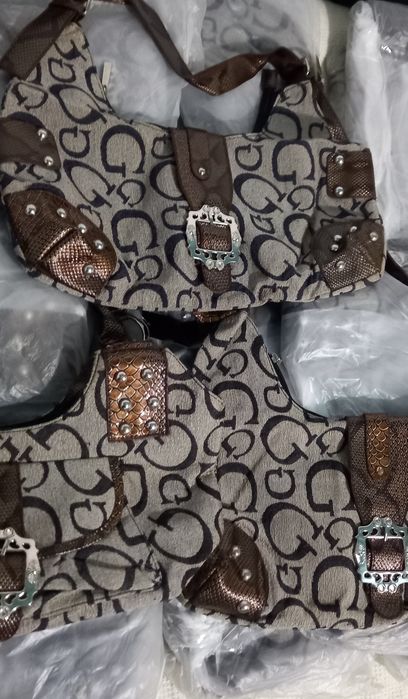 Vendo 21 bolsas muito bonitas