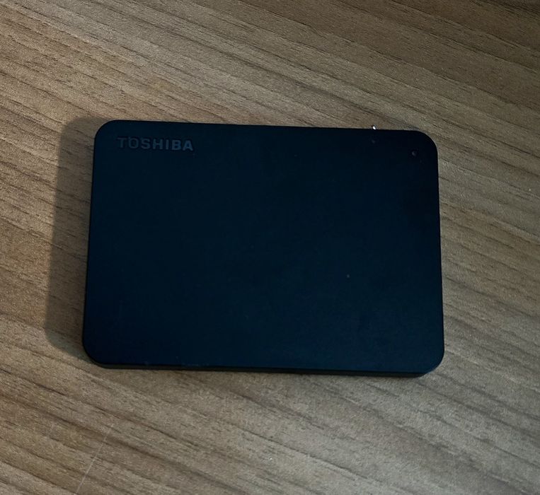 Жорсткий диск Toshiba Canvio Basics 2TB під ремонт
