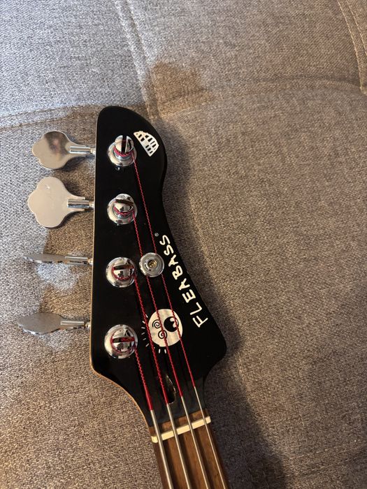 Gitara basowa Fleabass model 32 flea 34 cale