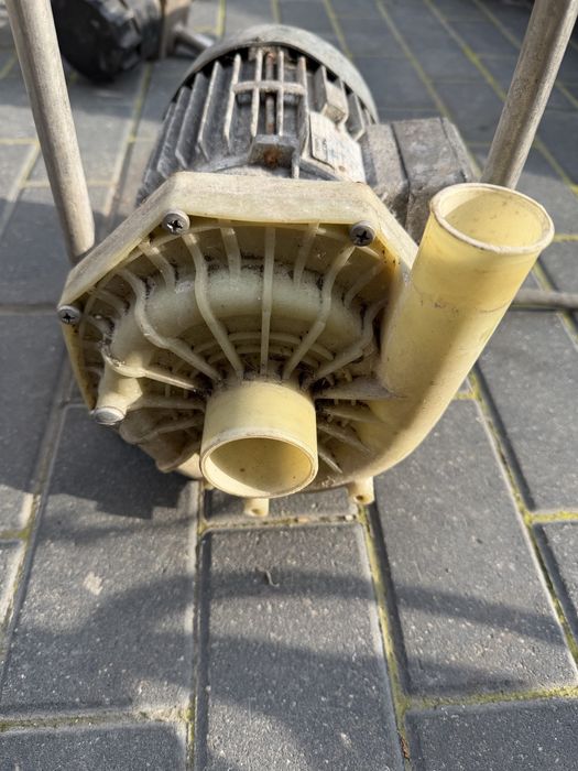 Pompa obiegowa wody do zbiornika mleka DUURSMA Bauknecht 0,75 kW 400 V