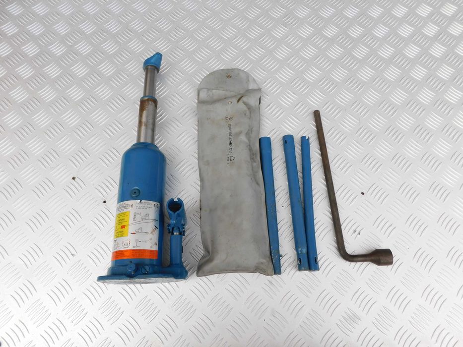 Mercedes Sprinter 906 lewarek - podnośnik samochodowy klucze zestaw