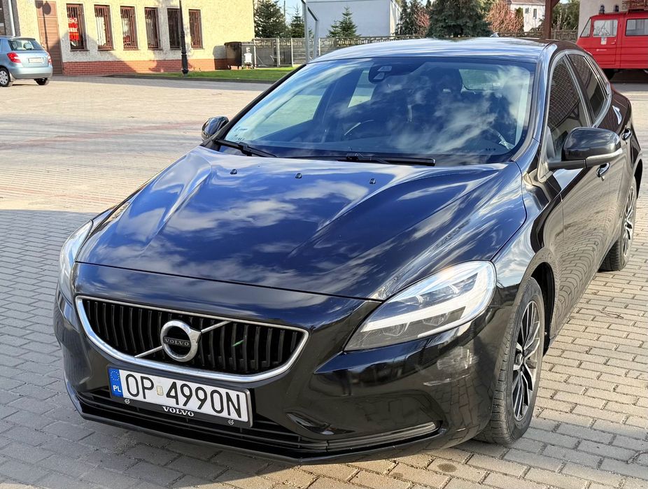 Volvo V40 VOLVO V40 kolor czarny, automatyczna skrzynia biegów, wersja D3