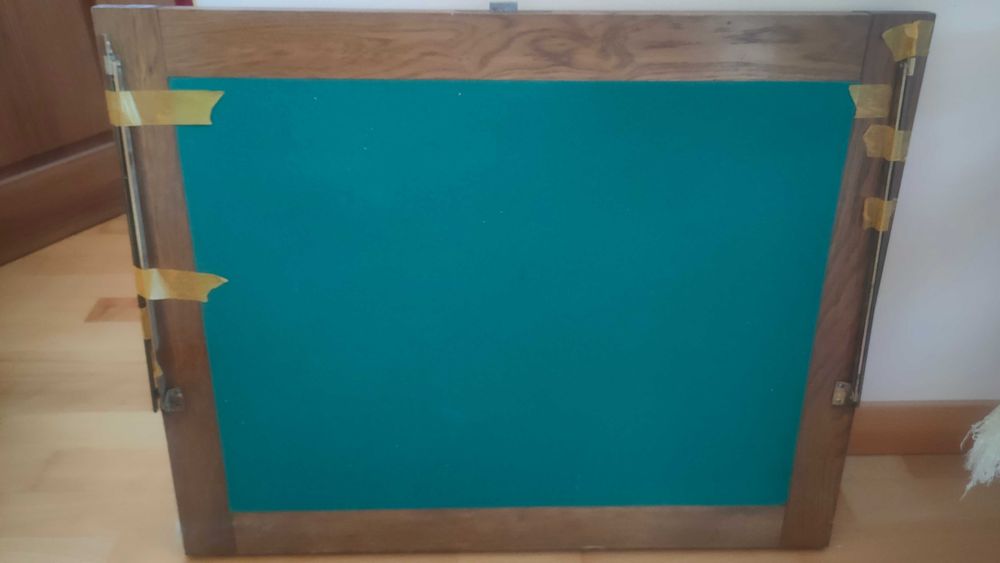 Rzeźbione drzwi do barku