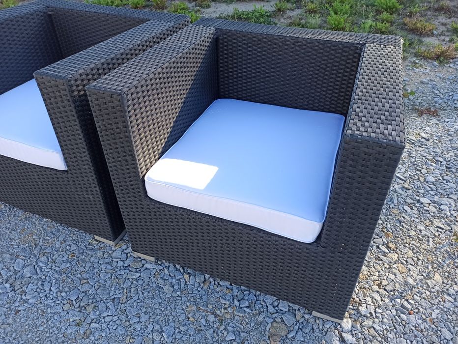 Fotele rattanowe z poduszkami