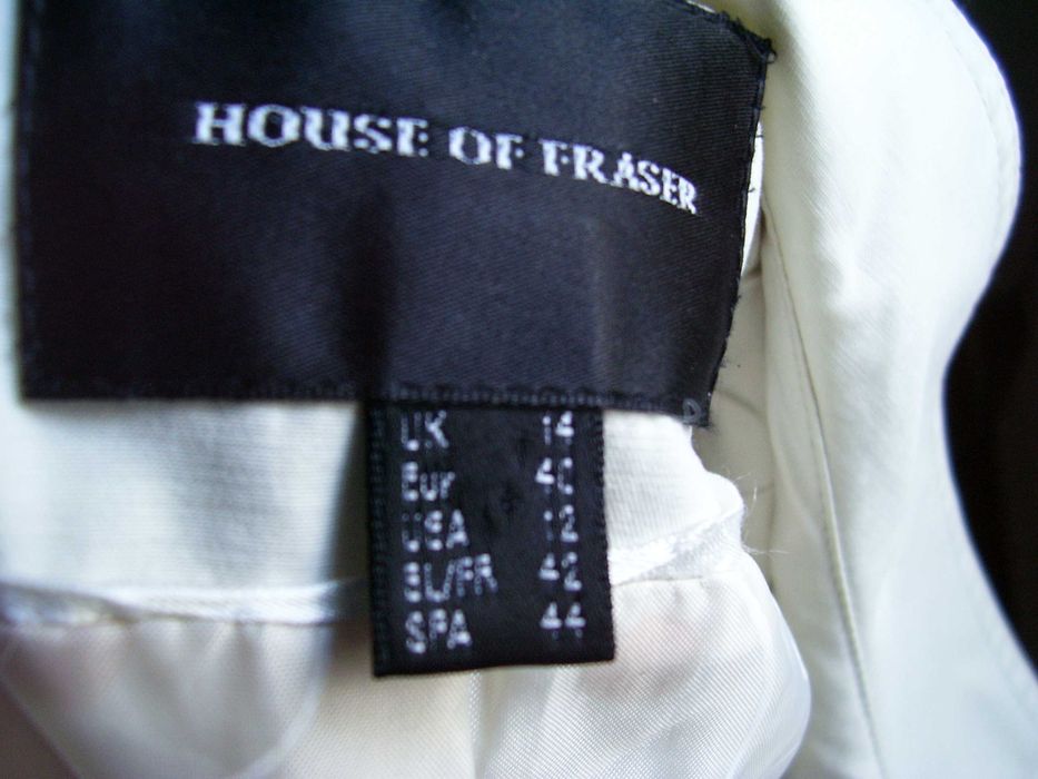 ładny krótki płaszczyk na podszewce roz 42 ecru