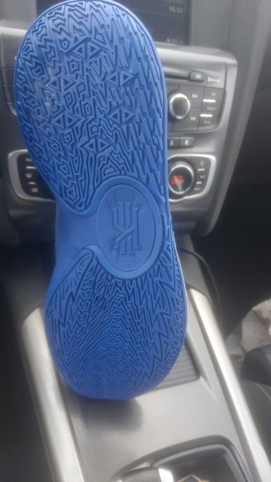 Nike super nova Kyrie Low