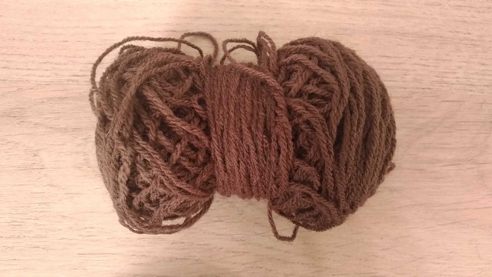 Włóczka połowa motka, brąz, skład: wełna 70%, 30 % syntetyk