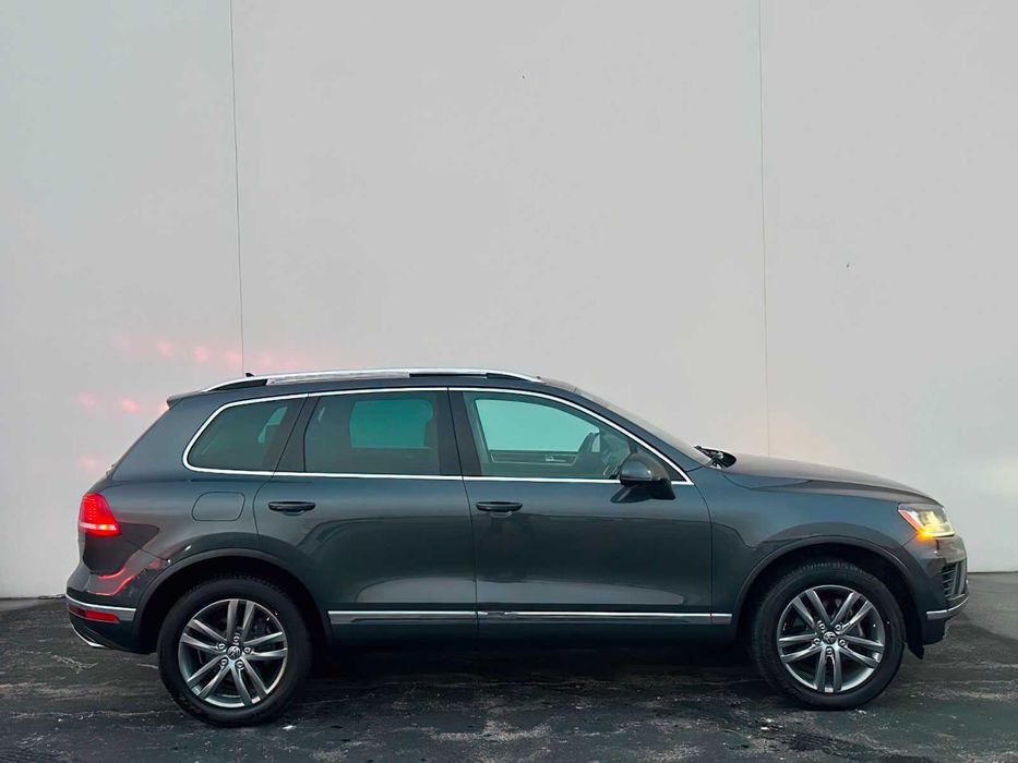 Volkswagen Touareg Lux      2015