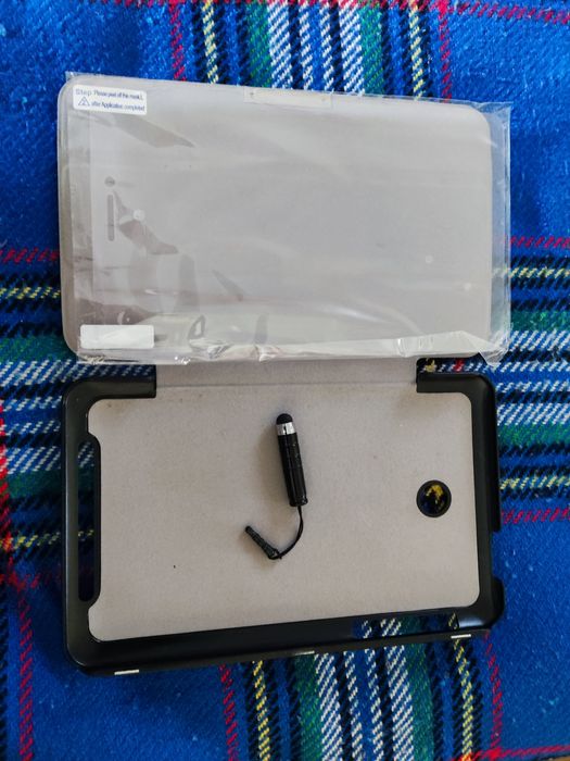 New 7" booklet-style case with screen protector and stylus64298371405571122