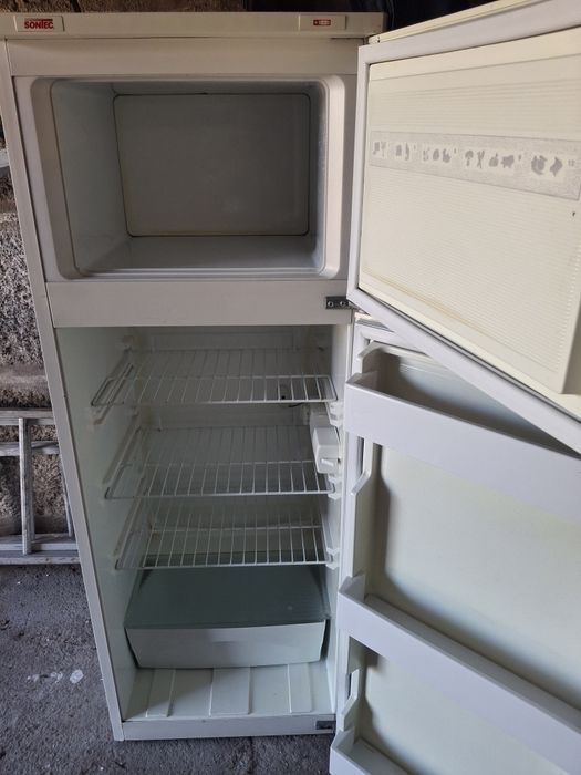 Frigorífico a trabalhar