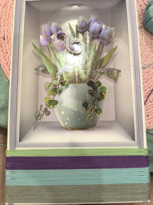 Quadros para dar vida a uma parede branca que se transforma em cores