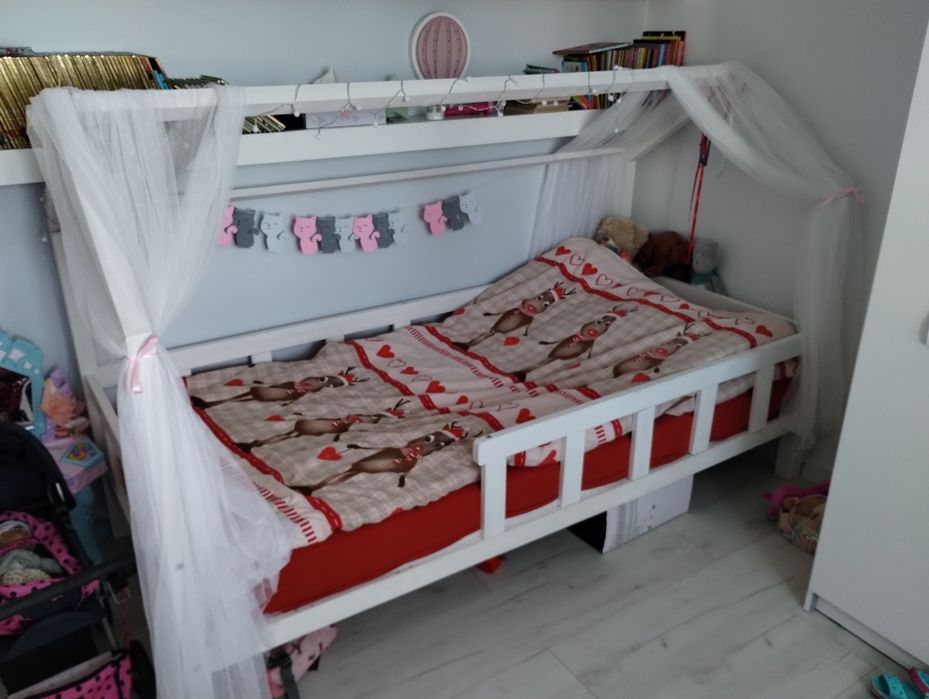 Drewniane łóżeczko domek 90x200