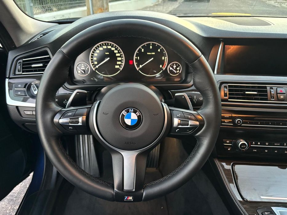 BMW 520da Touring Pack M interior