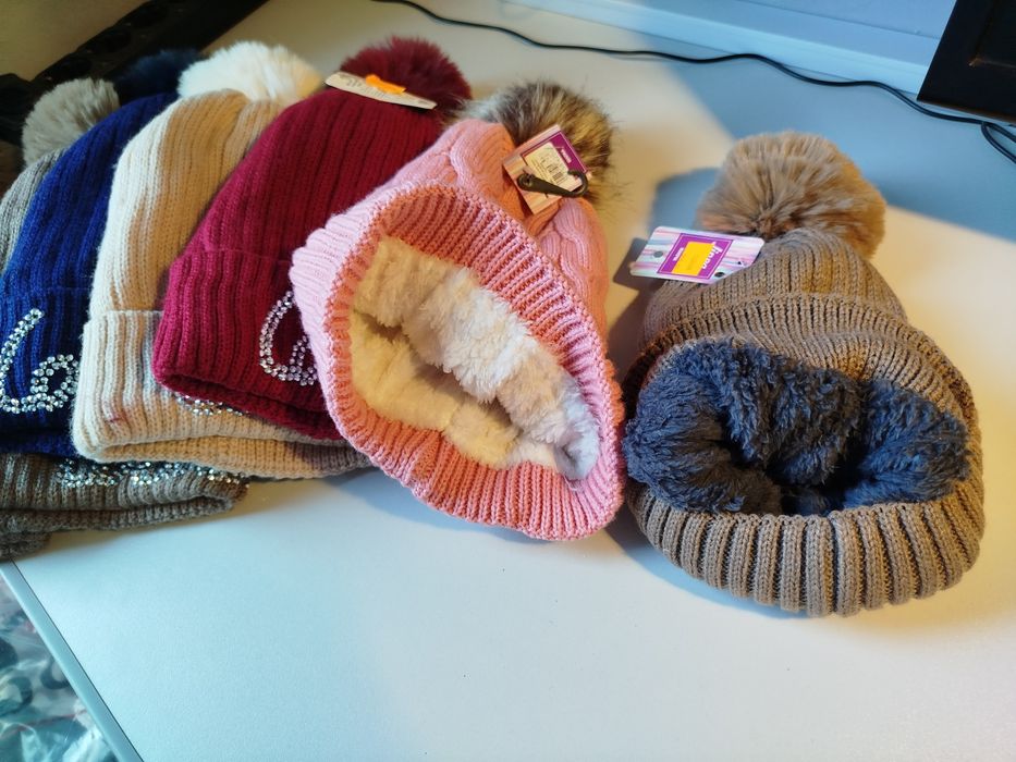 Продам шапки.  Нові.