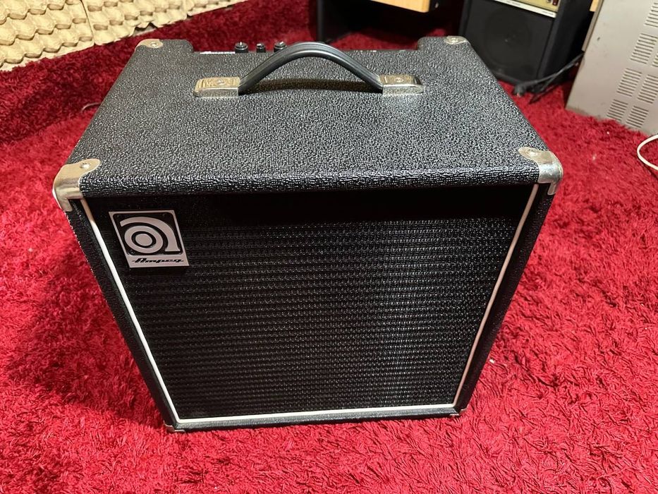 Басовий комбопідсилювач Ampeg BA-112 для бас-гітари
