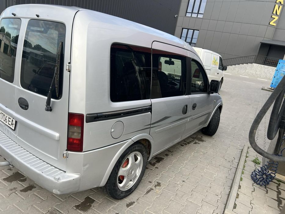 Автомобіль Opel combo 2002