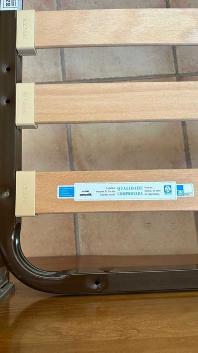 Cama de solteiro “Cerne” em madeira maciça – Oferta Colchão