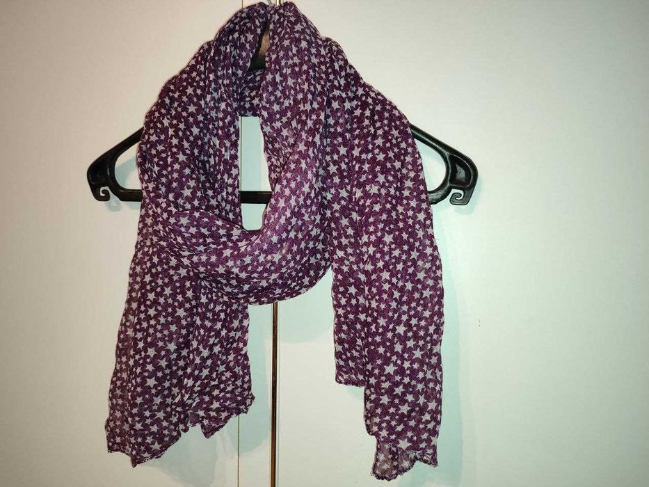 Шаль, палантин із жатої легкої тканини, в білих зірочках.