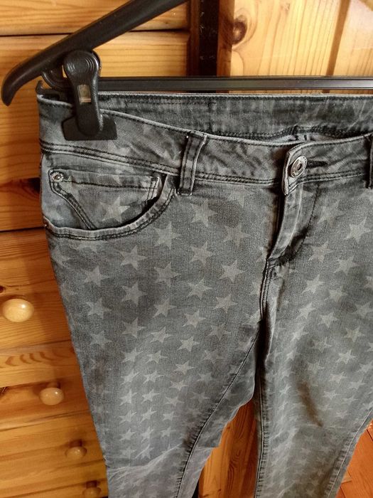 Spodnie jeans w gwiazdy
