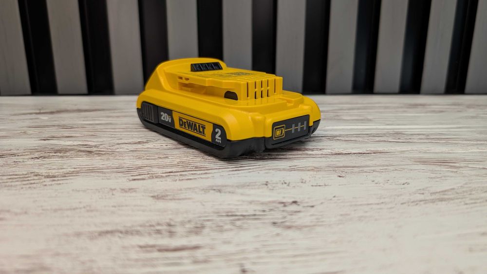 Акумулятор батарея DeWALT DCB203 2Ah