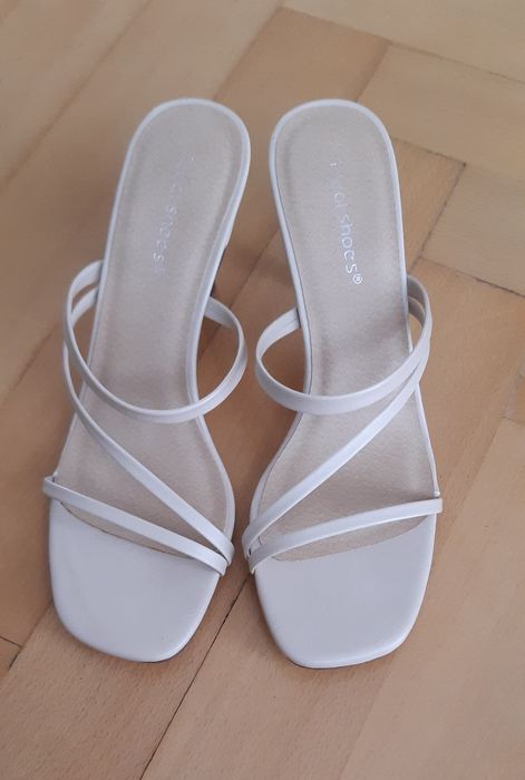 Sandały klapki 37 nude