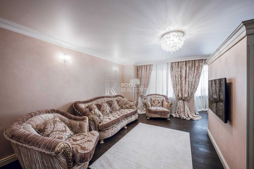 Продаж 3-кімнатної квартири Київ ЖК Космополітен 117 м² 9 поверх преміальний ремонт меблі з масиву дерева паркетна дошка охорона