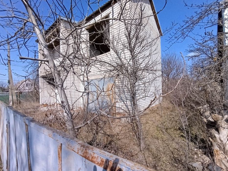 Продам дачу в городской черте. 5,5 соток+ недострой. Левый берег.
