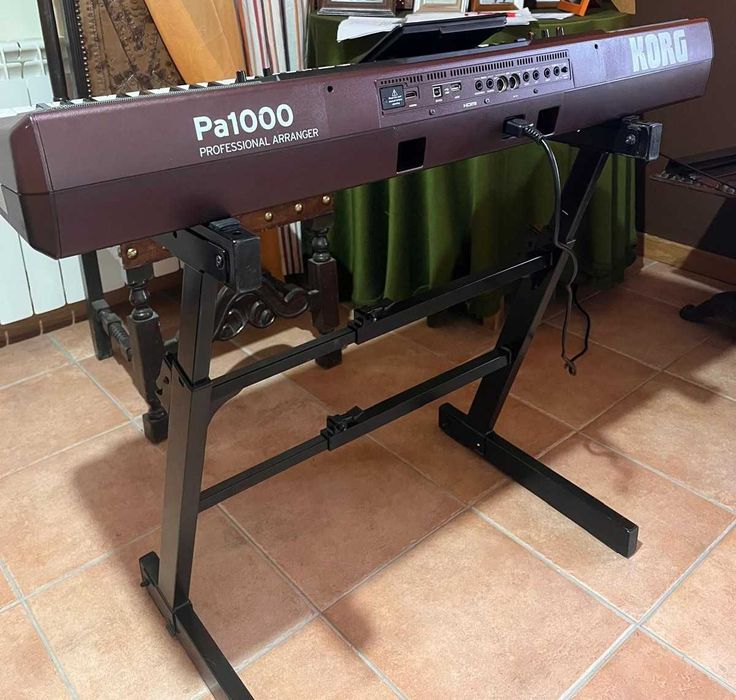 Korg PA 1000 em bom estado + Case para guardar o teclado