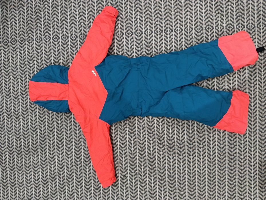 Equipamento 4anos, botas e luvas  para neve