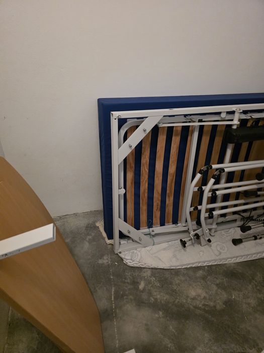 Cama de hospital, articulada, eletrica, com 3 meses de uso